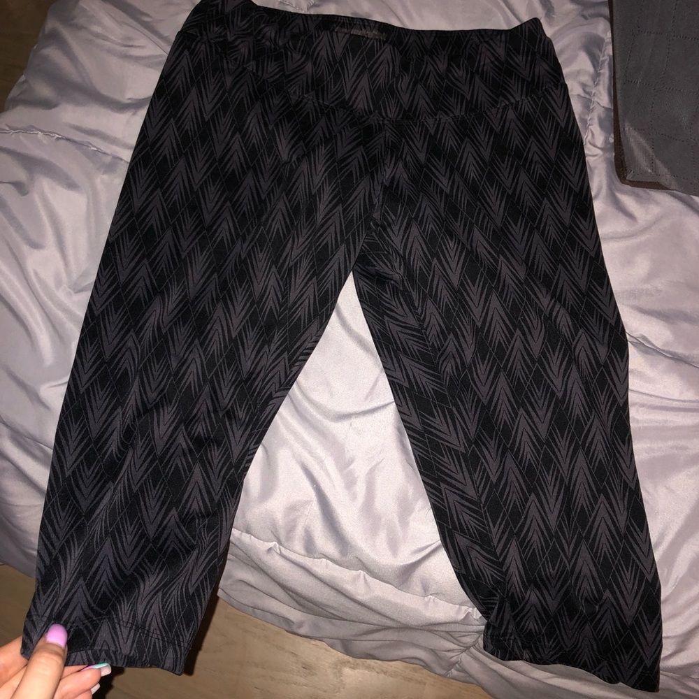 Capri Grey striped leggings